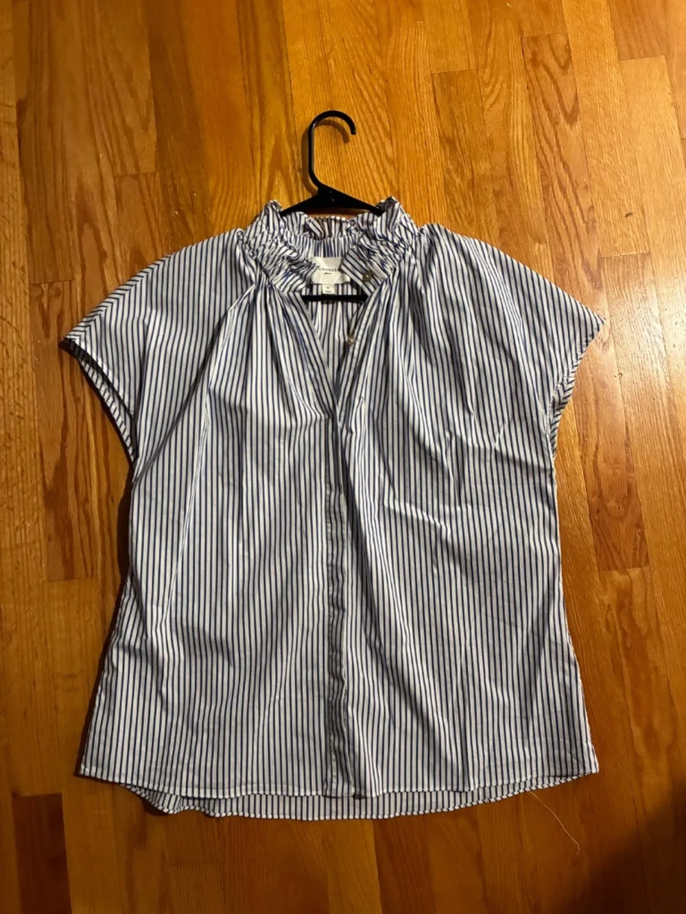 Flawless -Pomander Place blue white stripe button front blouse Size Medium - Picture 2 of 2